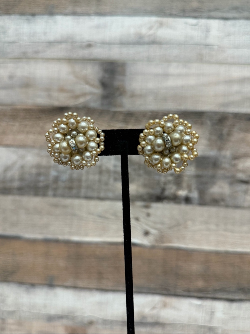 Faux pearl cluster round clip on earring OS
